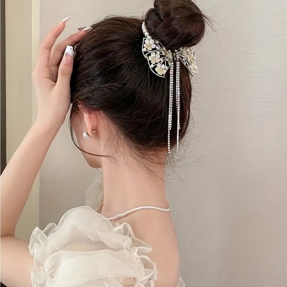 NWT exquisite butterfly with rhinestones hair clip - Picture 5 of 6